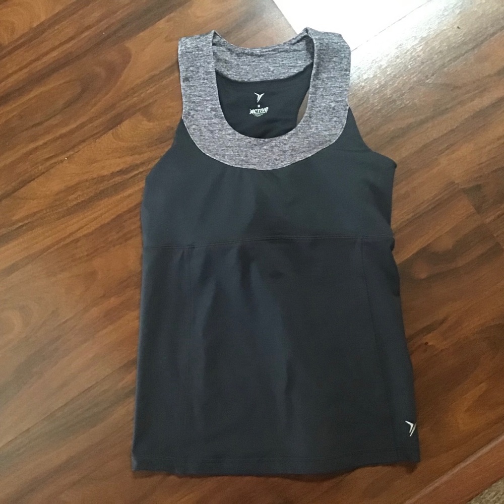 Old Navy Active M top with built in sports…